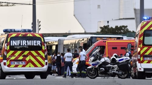 French cops detain man after knife attack kills 1, injures 9