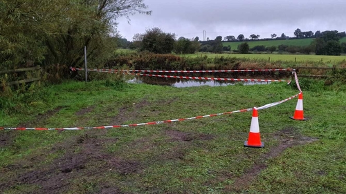 Man (20s) killed, two others escape after auto plunges into canal
