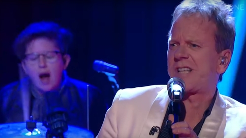 Kiefer Sutherland performs 'Agave' on The Late Late Show Kiefer Sutherland performs 'Agave' on The Late Late Show