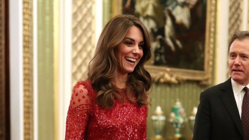 Kate dazzles in glitzy red dress and 70s-inspired blow out Kate dazzles in glitzy red dress and 70s-inspired blow out