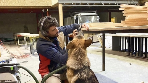 Irish man creates flat-pack desks for those working from home Irish man creates flat-pack desks for those working from home