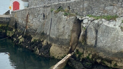 Dublin harbour closed as part of wall falls into sea Dublin harbour closed as part of wall falls into sea