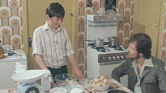 Baking a sponge (1978)