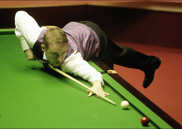 Stephen Hendry's fightback against Nigel Bond ultimately amounted to nothing in a thrilling match at the Crucible today