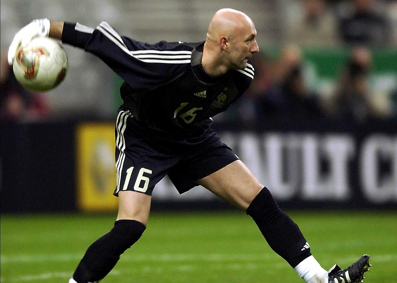 barthez-to-hang-up-boots-in-2006