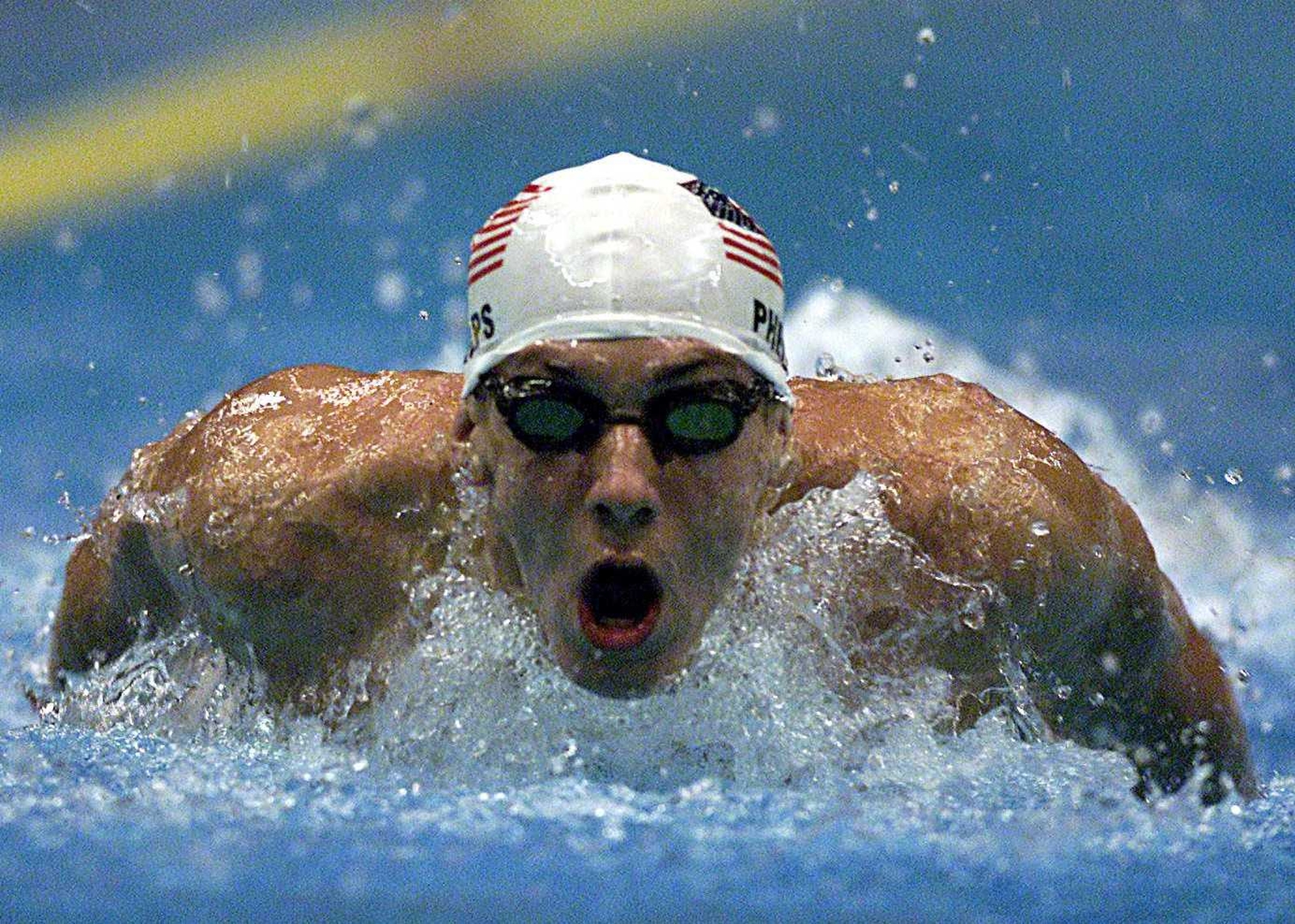 Phelps breaks 200m butterfly record