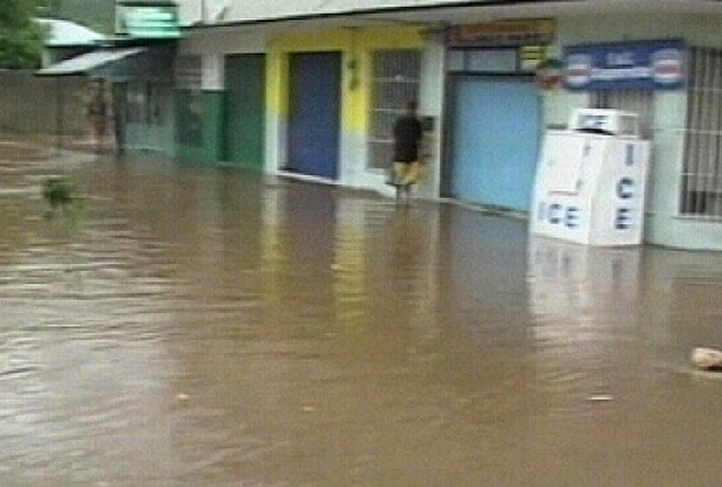 Hurricane Ivan hits Cayman Islands