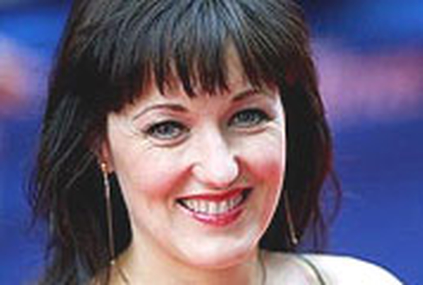 Ainsworth signs new EastEnders contract