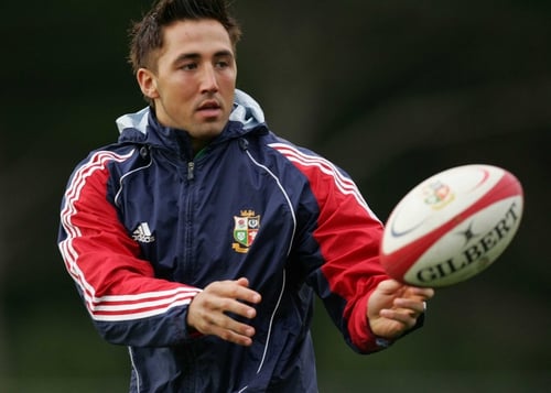 Gavin Henson has been supported in his criticism of Welsh tactics by attack coach Rob Howley