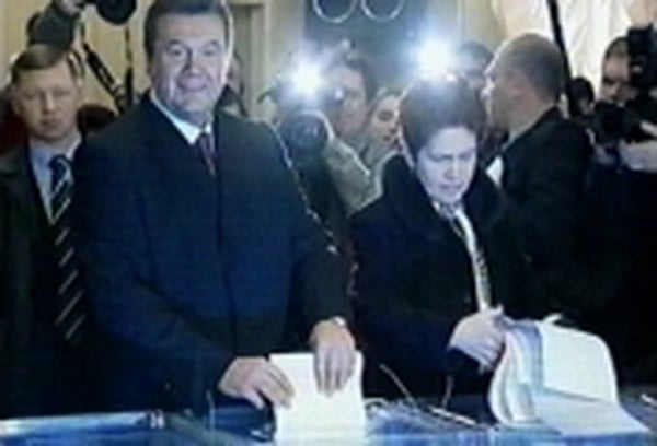 Viktor Yanukovych - Exit polls give him 33% of vote