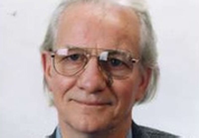 Painter John Kelly dies aged 74