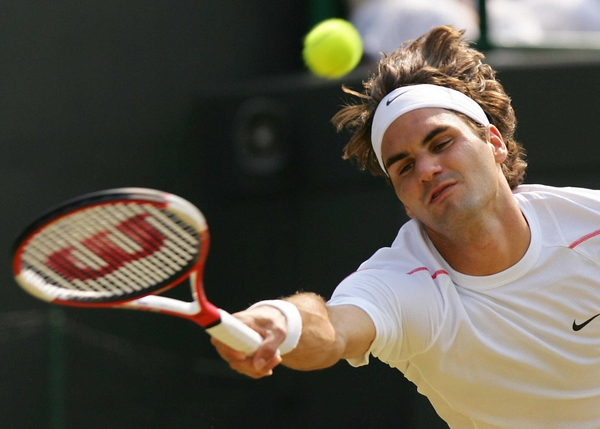 World number one Roger Federer is through to the ATP Masters semi-finals in Madrid