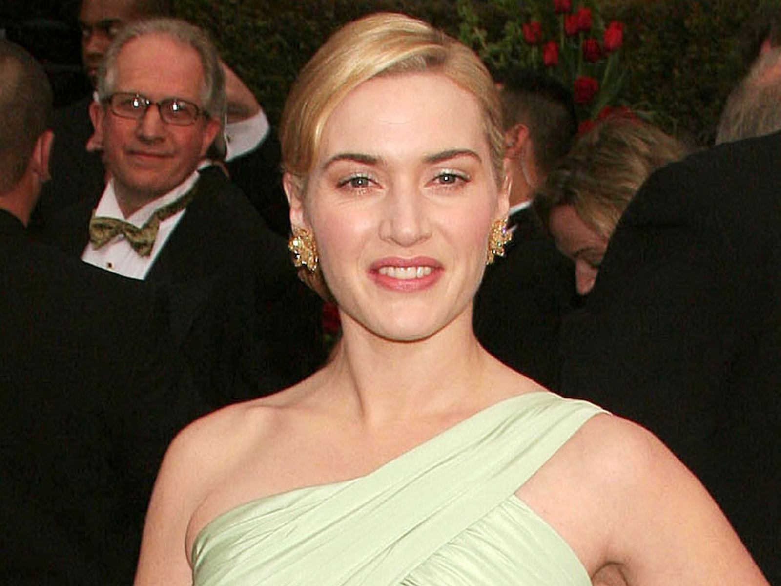 Winslet co-star too young for sex scenes