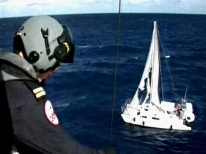 Crewless yacht 'puzzles' Australian rescuers