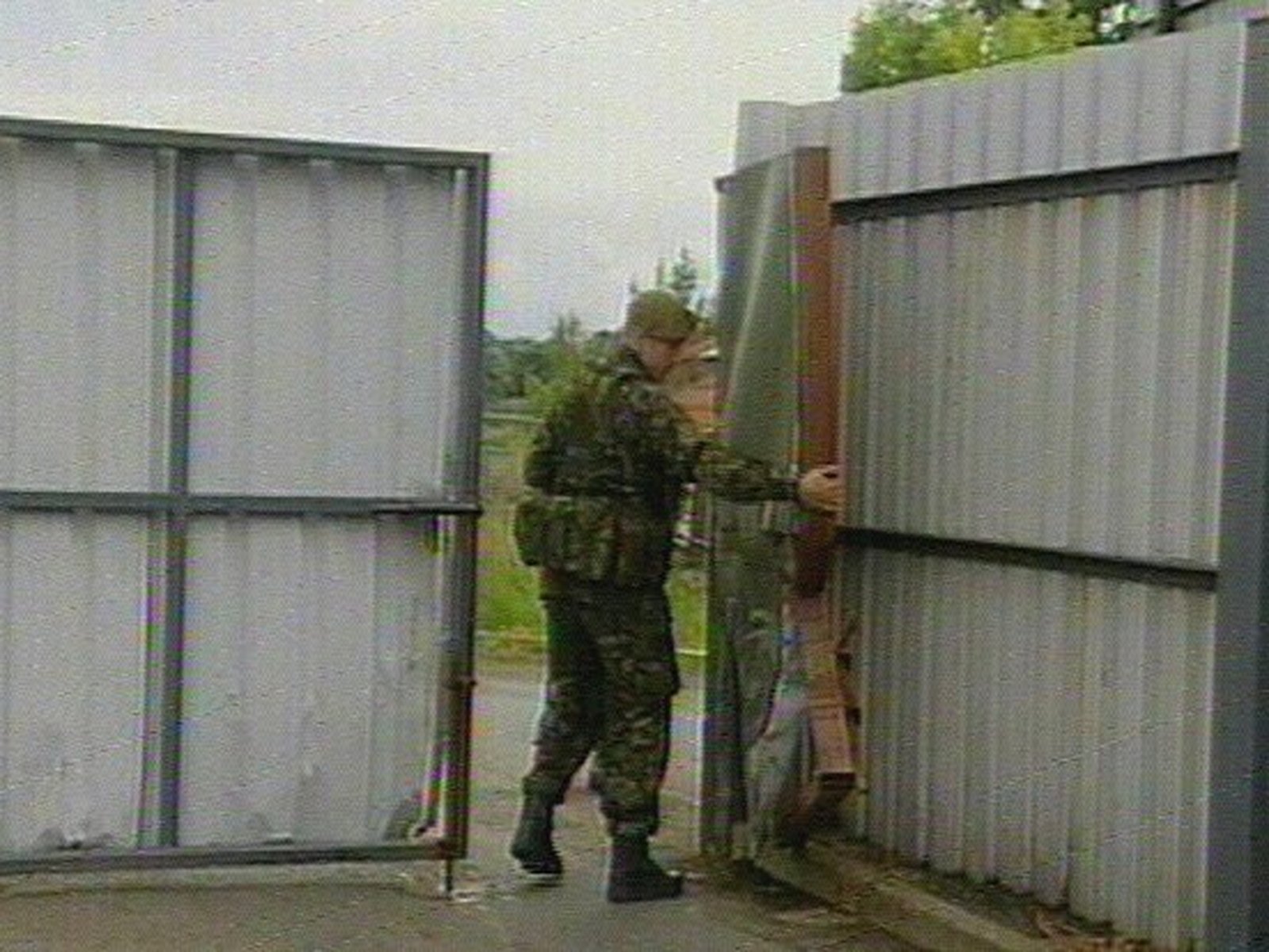 british-soldiers-leave-south-armagh-base