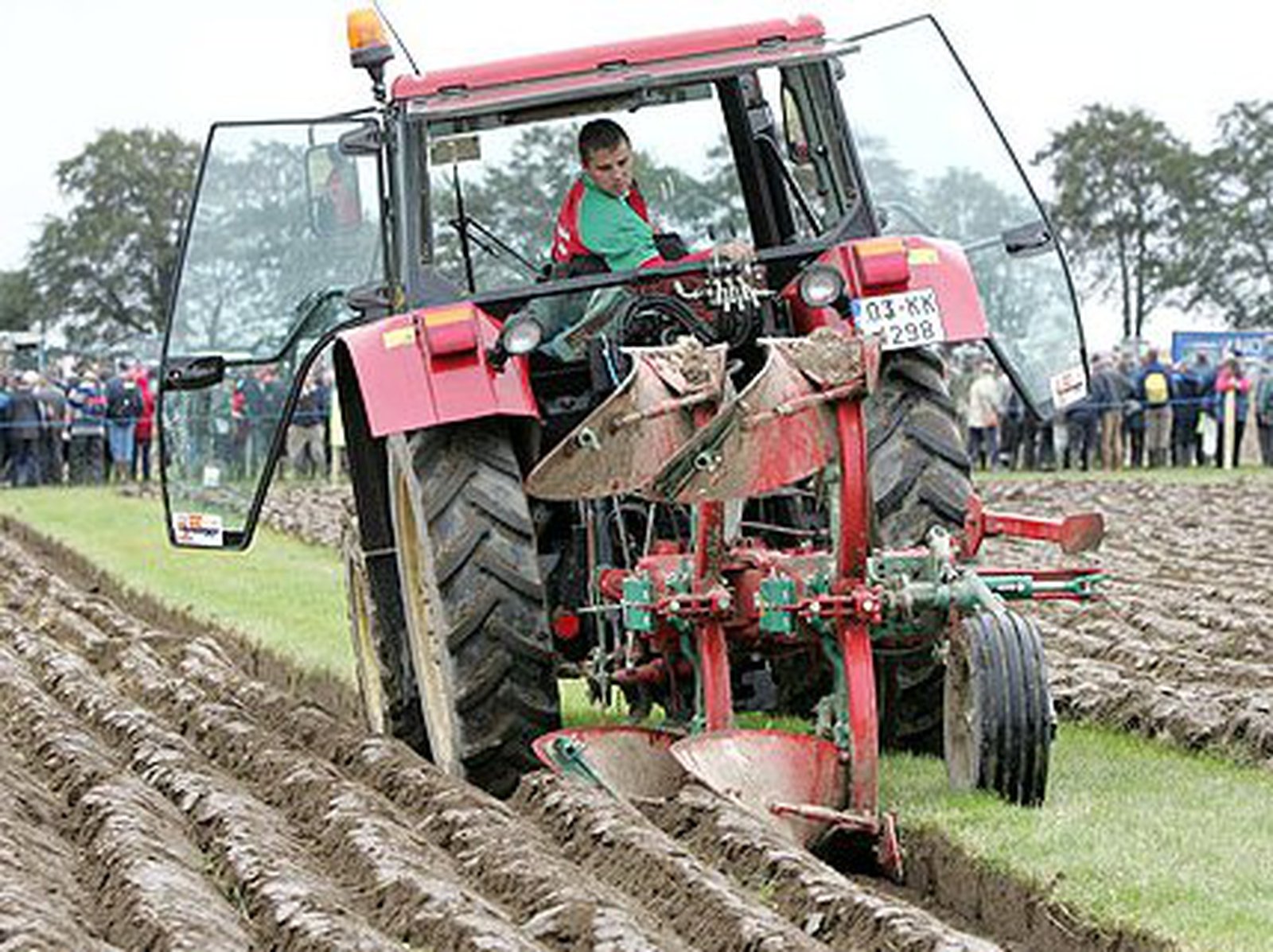 Thousands turn out for ploughing championships