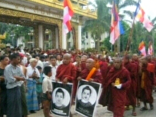 Rangoon - Monks arrested