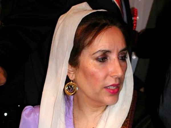 Benazir Bhutto - Ending eight years of exile