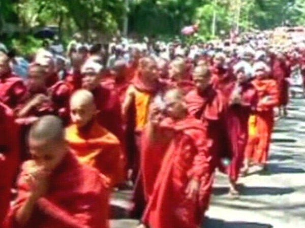 Monks Protest - At least 31 people killed in Burma crackdown