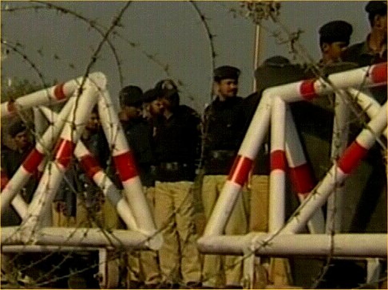 Emergency rule lifted in Pakistan