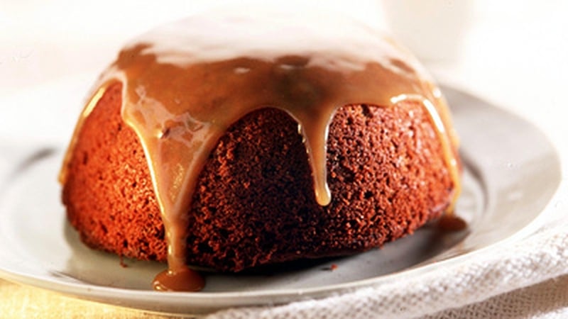 Sticky toffee pudding with dates, pears and crème