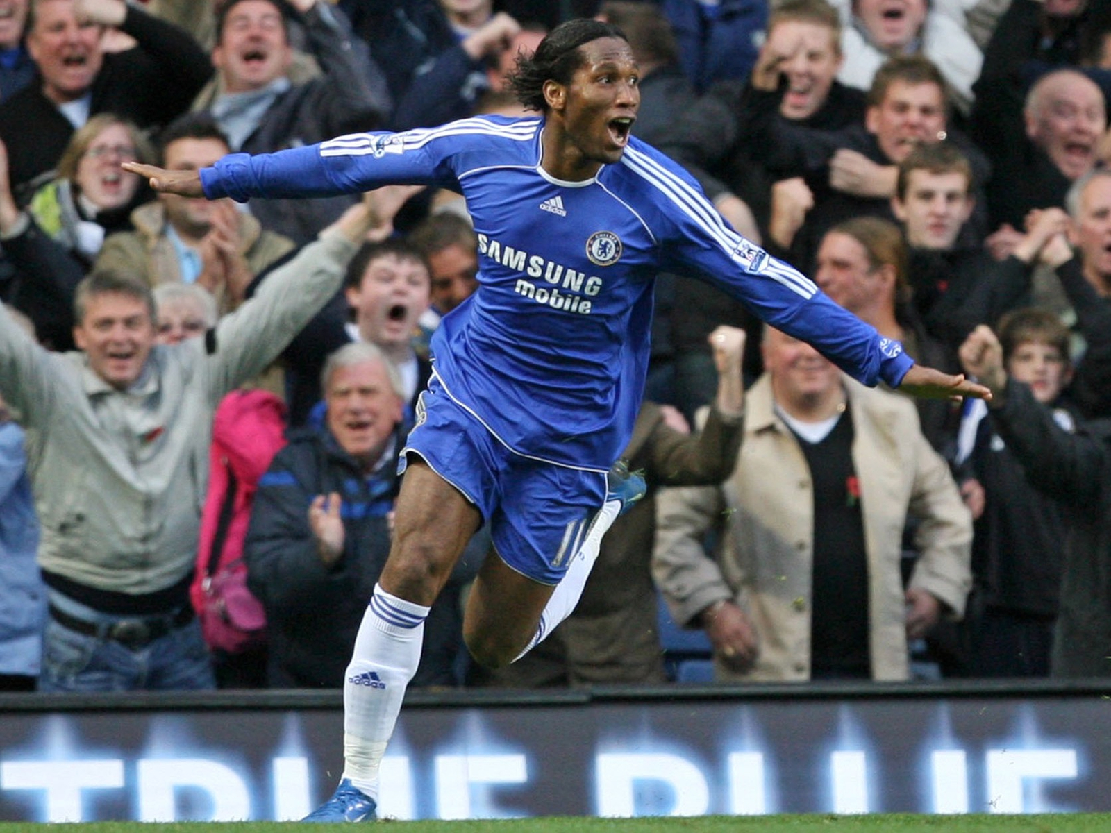 Drogba targeting Chelsea stay