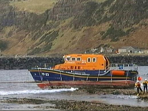 Stuck Ni Lifeboat Finally Dragged Free 