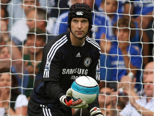 Petr Cech has signed a new five year deal with Chelsea