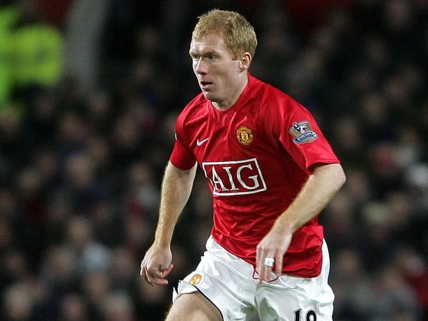 Paul Scholes will stay at United for at least one more season