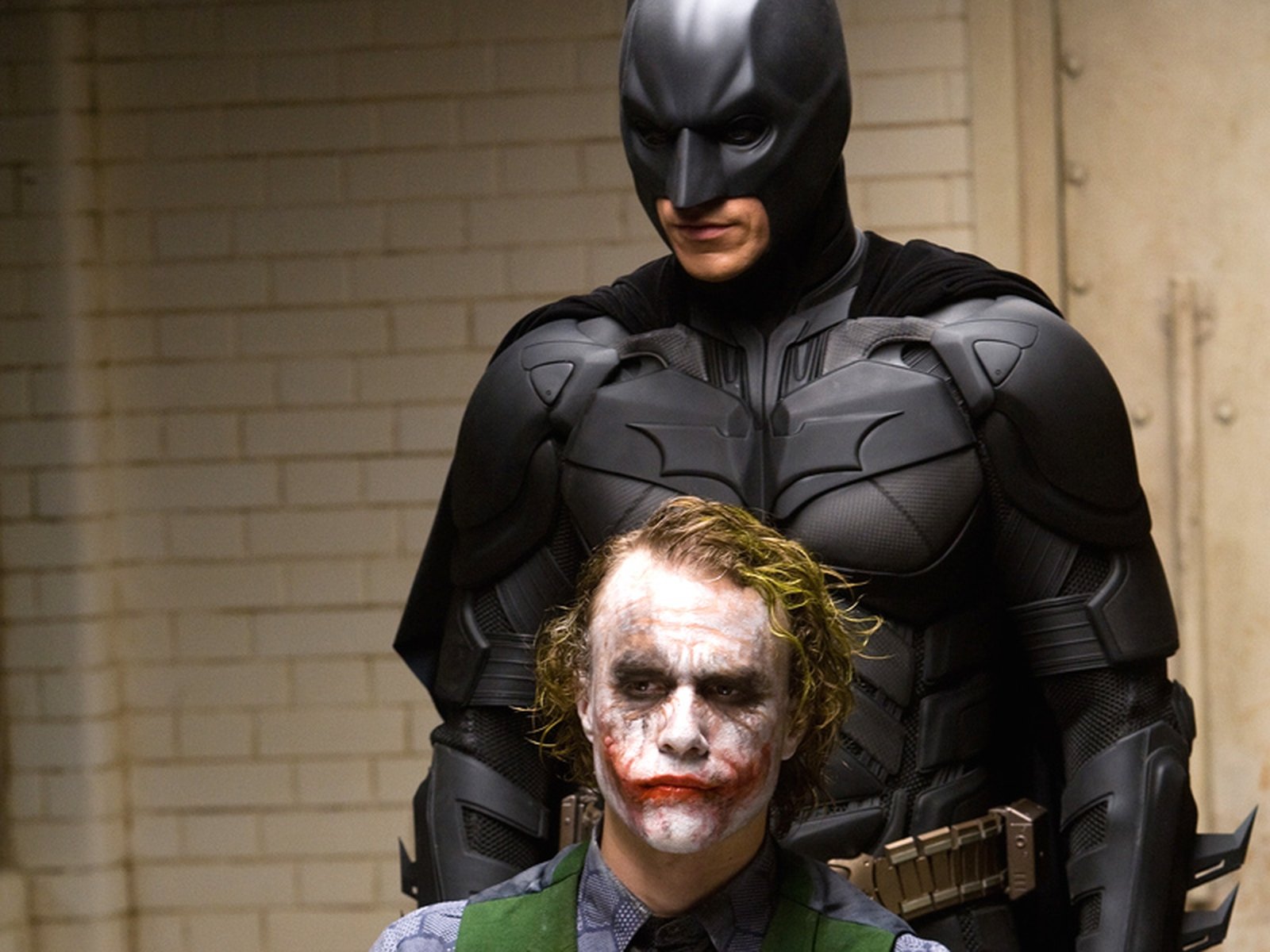 Watch the Dark Knight trailer