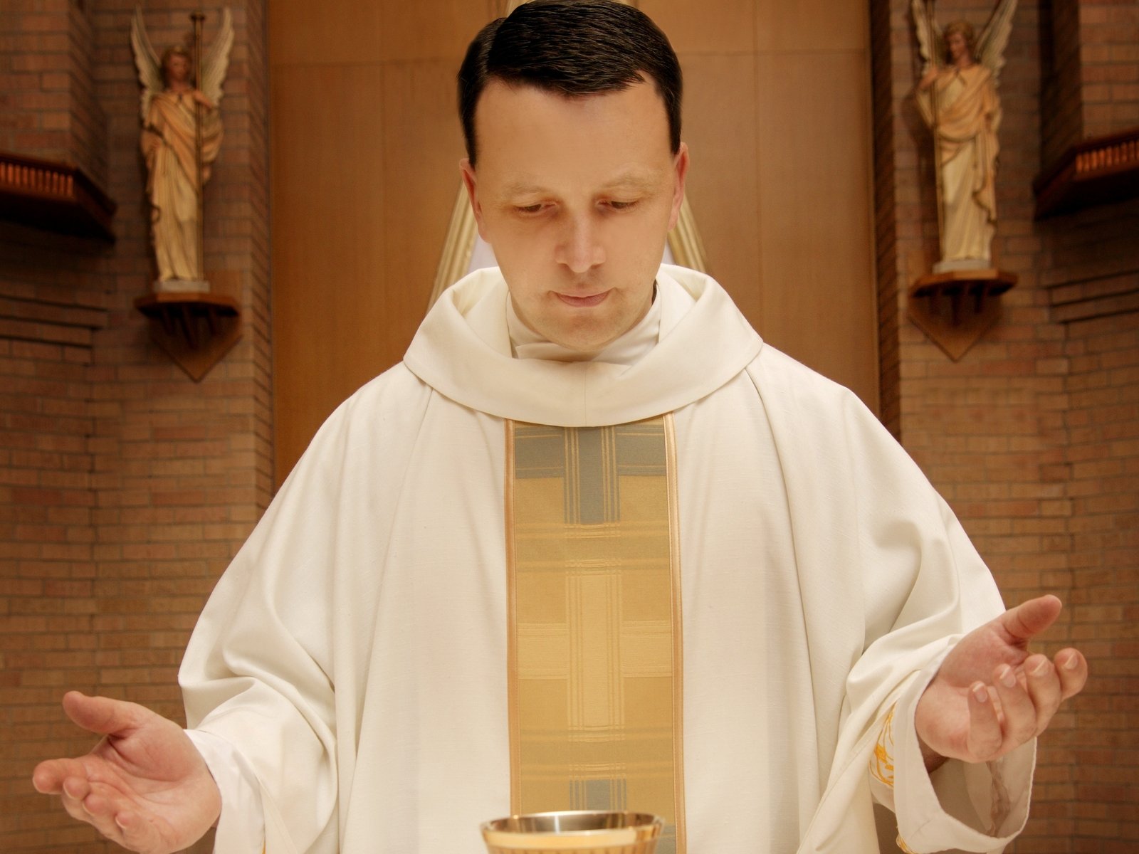 1 priest 1 nune