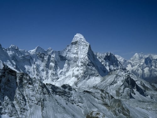 Everest clean-up mission recovers Swiss body