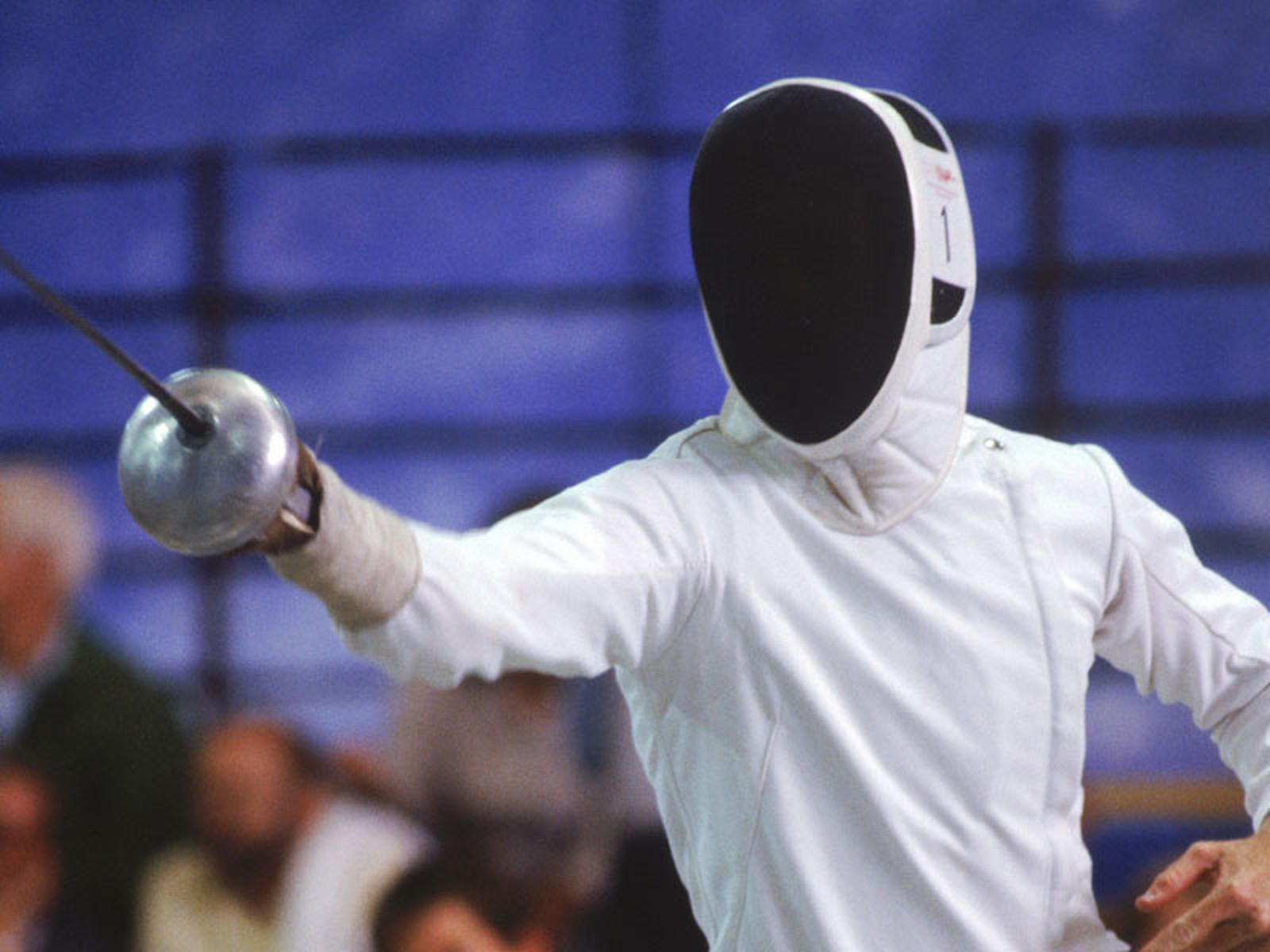 France defend fencing title