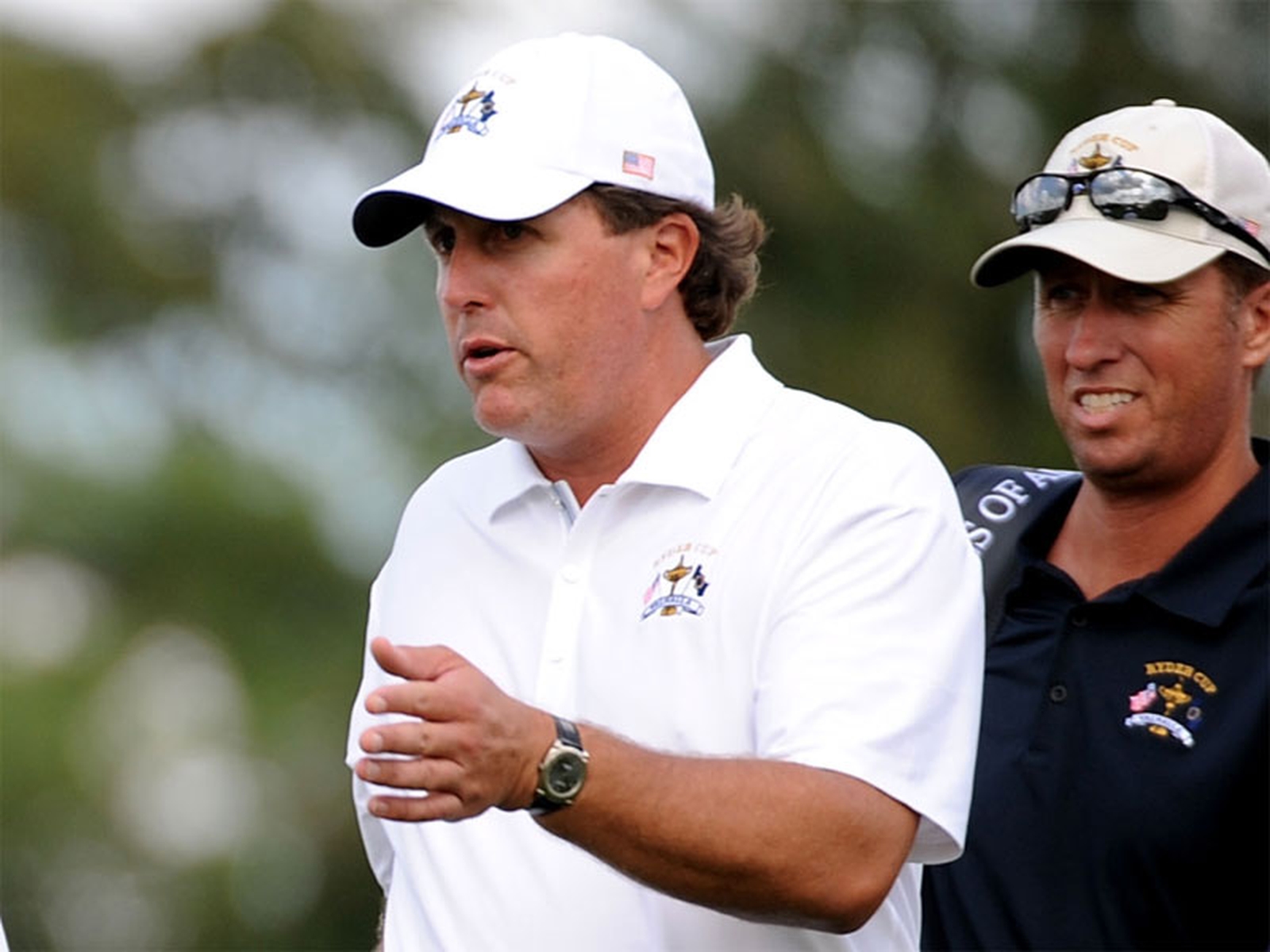 Mickelson off PGA Tour; wife diagnosed with breast cancer