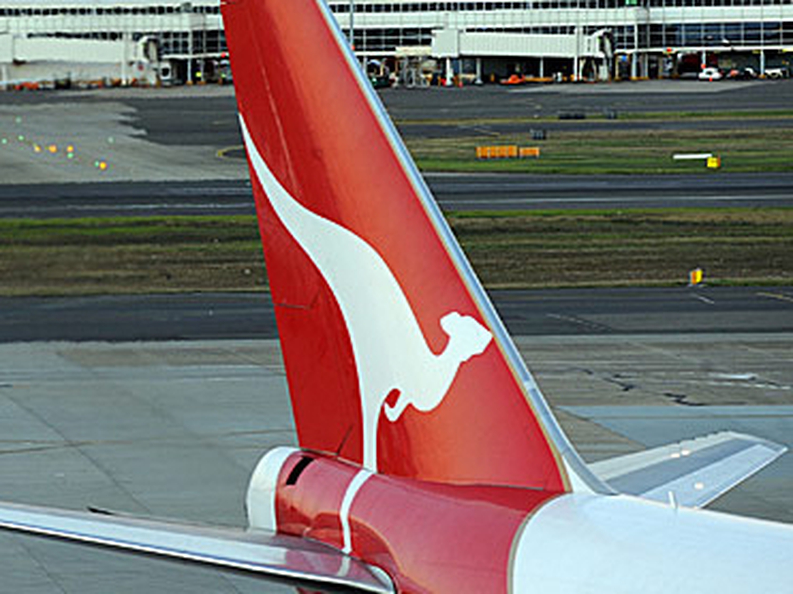 Australias Qantas Posts 88 Profit Nose Dive 