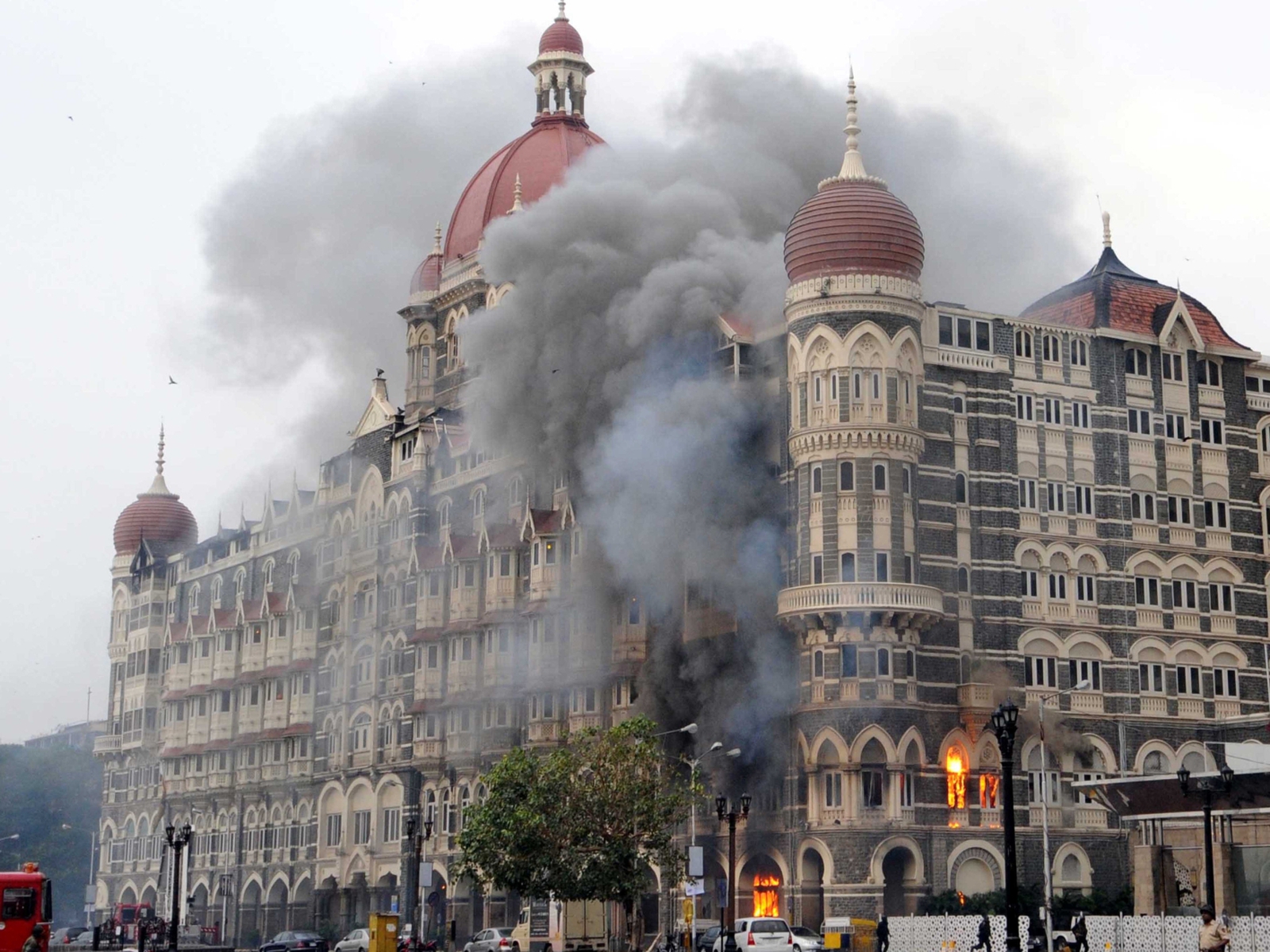 10 ноября 2008. Отель Тадж Махал в Мумбаи теракт 2008. Теракт в Индии 2008 отель Тадж Махал. Отель Тадж Махал в Мумбаи 2008. 26 Ноября 2008 отель Мумбаи.
