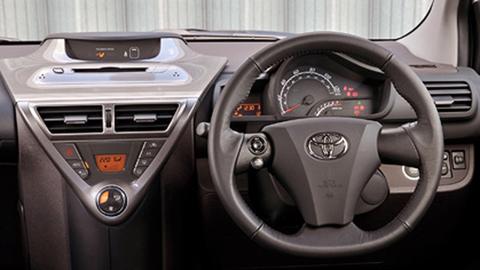 Toyota iQ nhập Mỹ 10 năm trước vẫn bán gần 700 triệu đồng 9 túi khí bạt  ngàn option