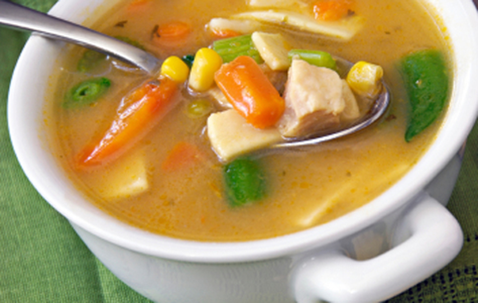 Рыбный суп из консервов калорийность. Здоровый суп. Chicken Soup Flu Colds. Консервированный суп картинка. Может ли суп из-за картофеляпобелеть.