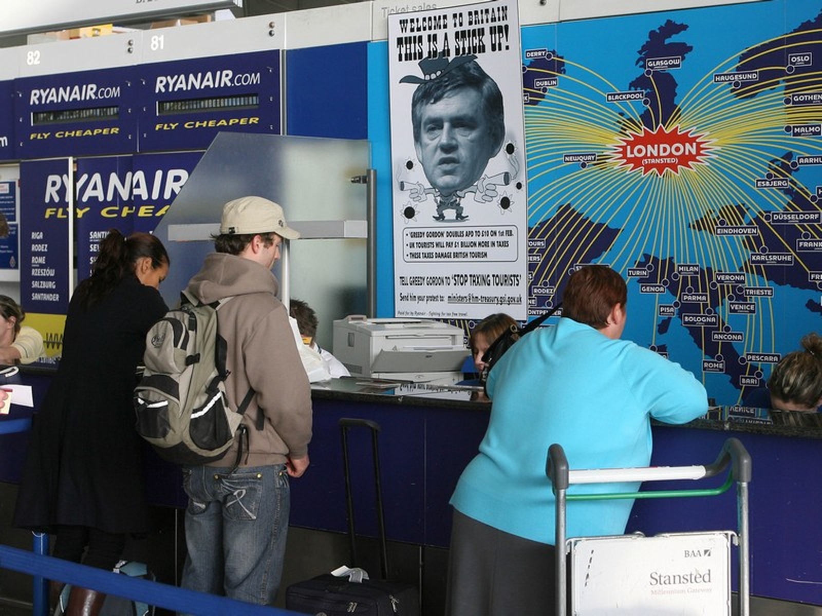 Ryanair to end airport checkin