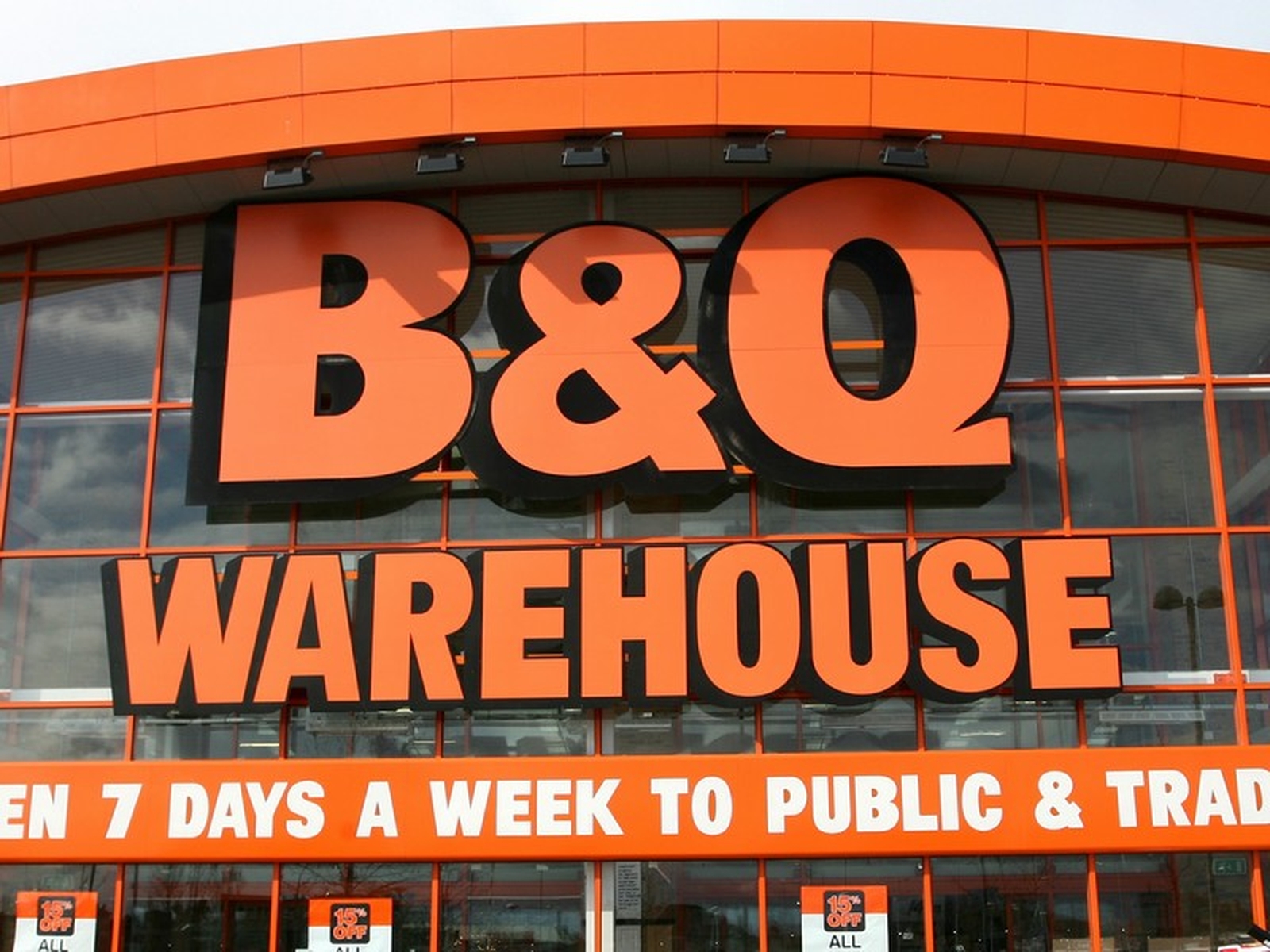 Customer killed in accident at B&Q store