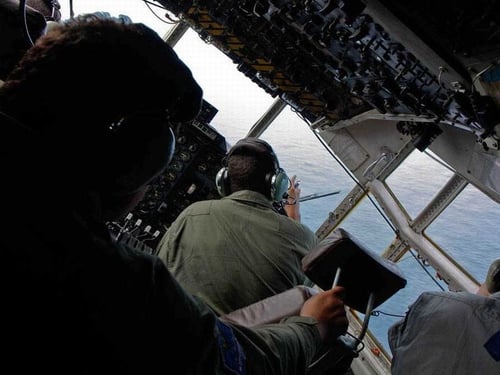 Air France - Brazilian military search for debris from missing plane