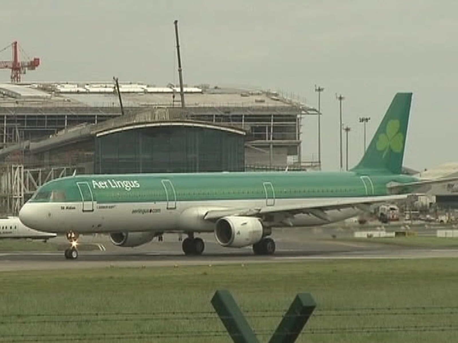 Aer Lingus passenger numbers down 25