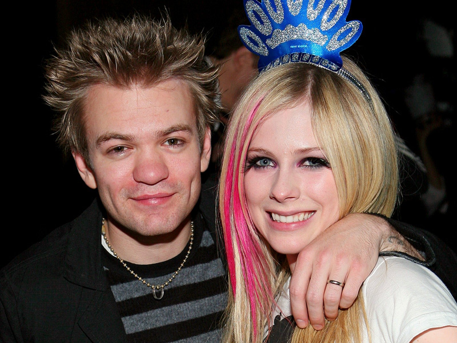 Singer Lavigne files for a divorce