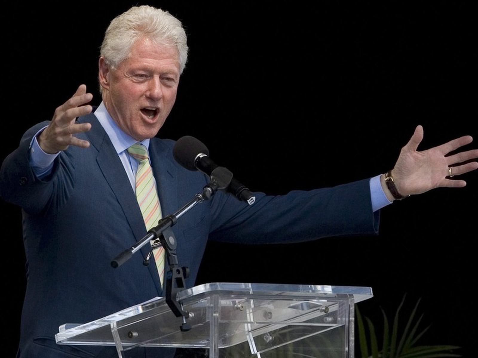 Bill Clinton undergoes heart surgery(02)