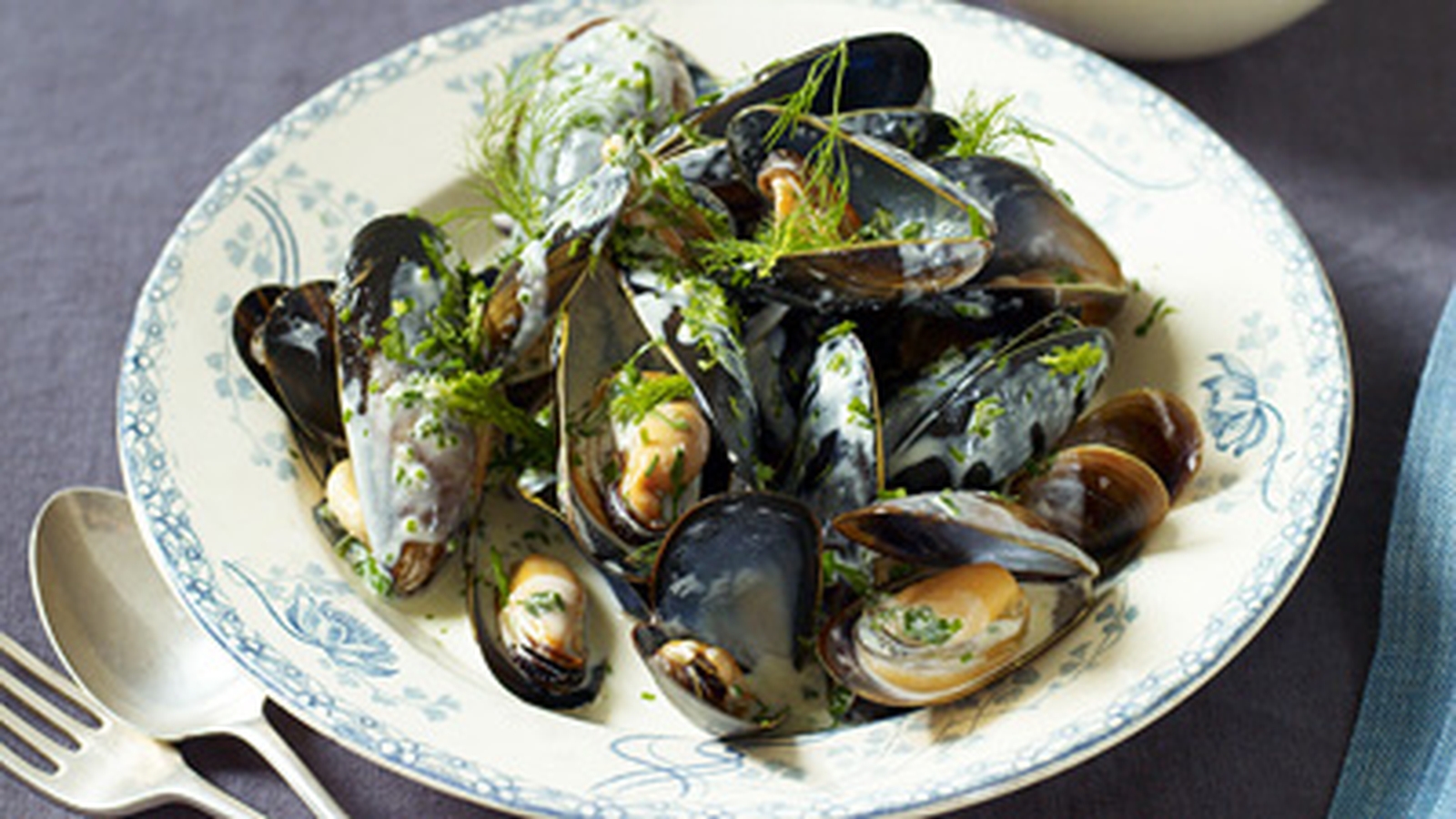 Steamed Mussels with Cream and Herbs