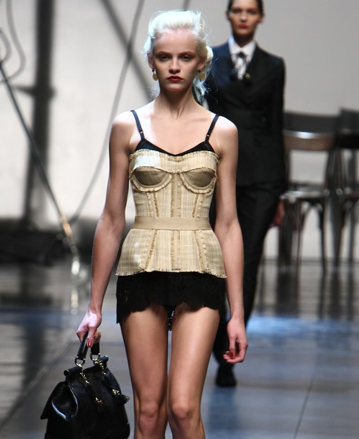 Tighten up - The corset is back