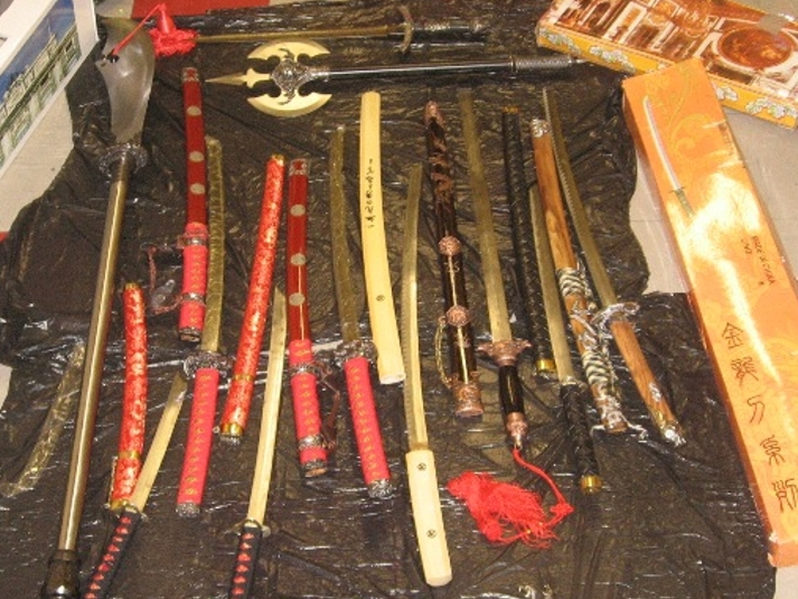 7,000 swords seized in Dublin raids