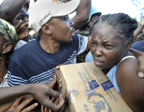 Haiti - Distribution of aid is starting to rech victims