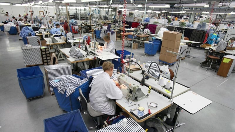 UK factories increasingly plan lay-offs - survey