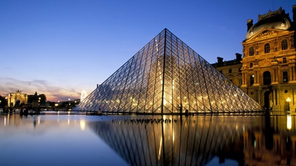 Paris hosted a total of 32.2 million visitors last year